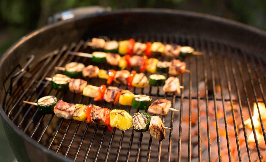 How to: chicken kabobs | Kingsford®