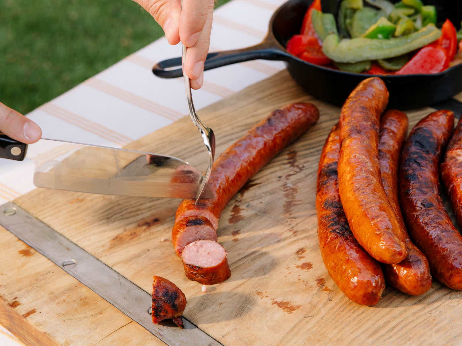 https://www.kingsford.com/wp-content/uploads/2019/05/cajun-style-smoked-sausage.jpg?quality=50