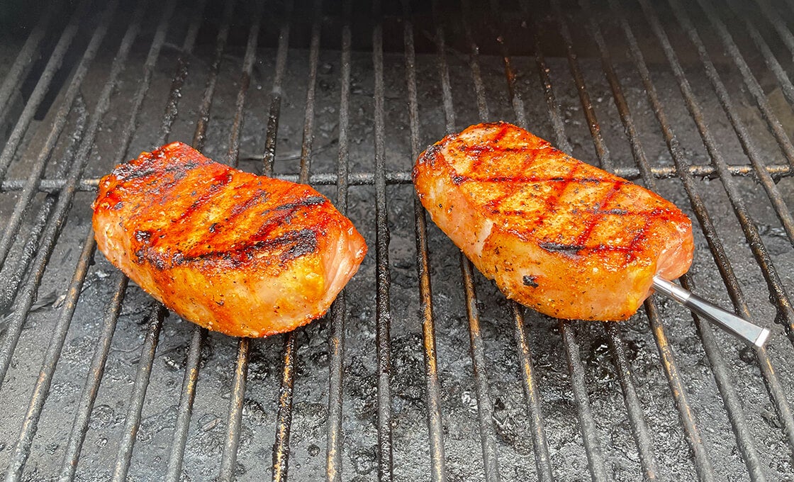 How To: Smoke Pork Chops On A Pellet Grill | Kingsford®