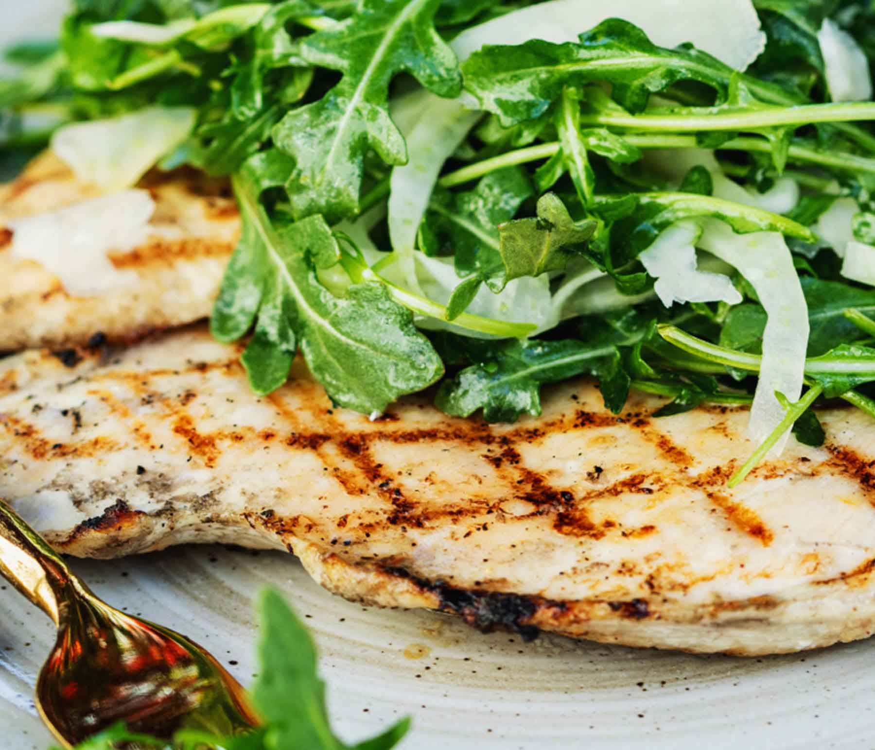 Grilled Chicken Paillard Salad With Arugula And Fennel Recipe Kingsford®